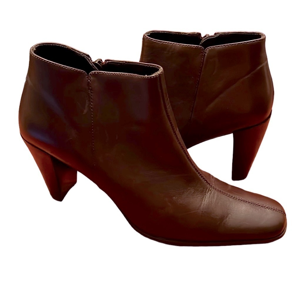 Hillard & Hanson Brown Leather Booties